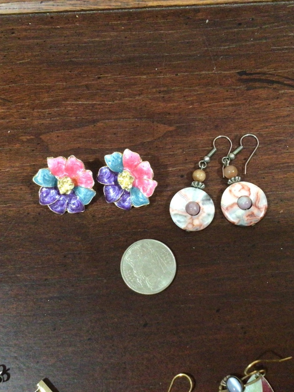 Lot of 10 pair of earrings. All Wearable. - Picture 3 of 6